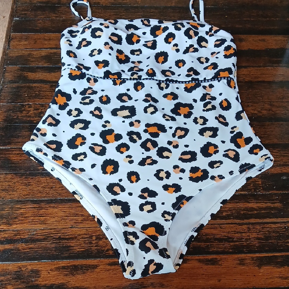 Cupshe Black and White One Piece Swimsuit High-Cut Design